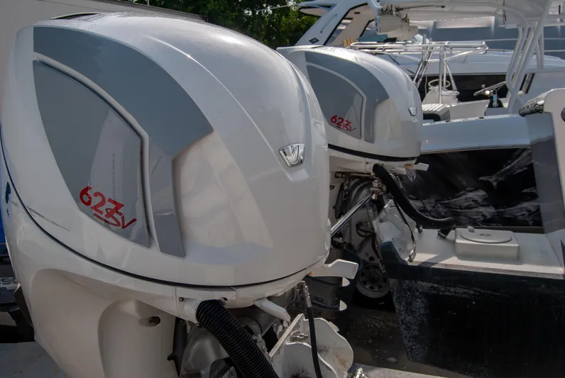 Insetta Yacht Photos Pics 