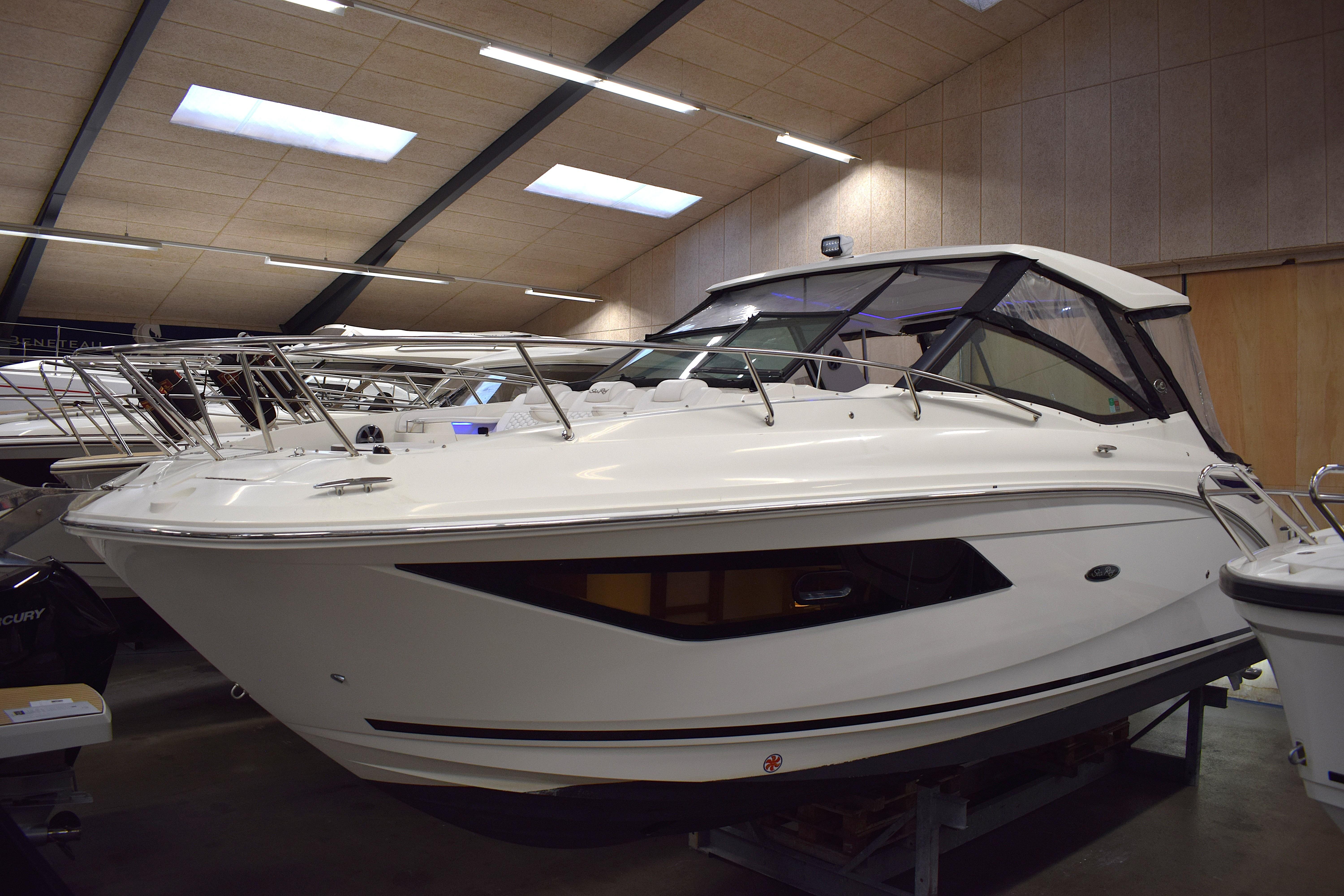 2021 Sea Ray Sundancer 320 Outboard