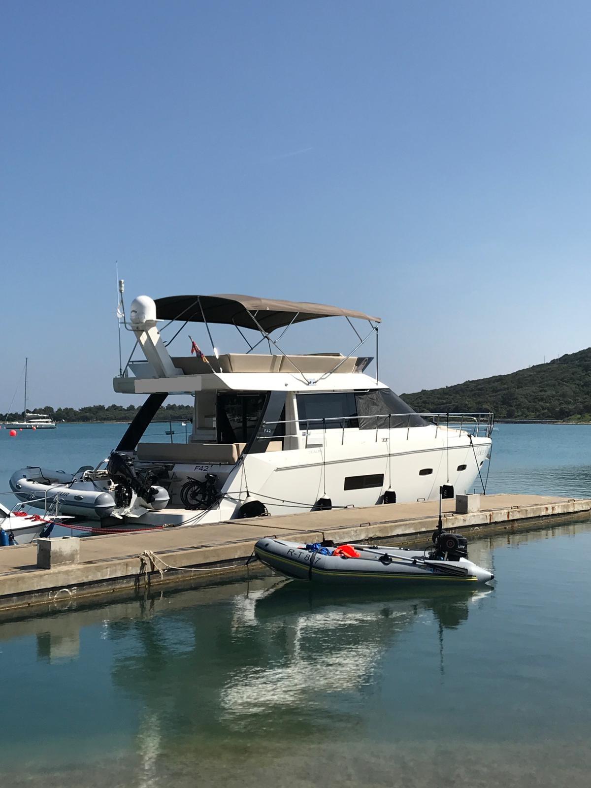 Used 2013 Sealine F42 | TopBoats