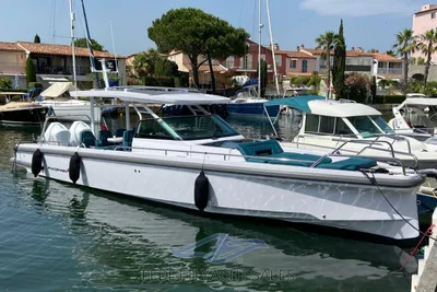 2022 Axopar 37 Sport Cabin