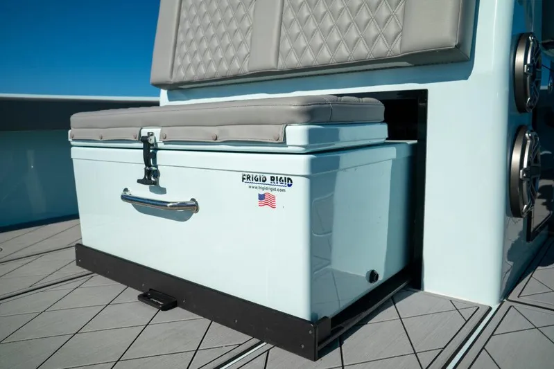  Yacht Photos Pics 2026 Front Runner 39 Center Console boat with Frigid Rigid cooler and cushioned seating.