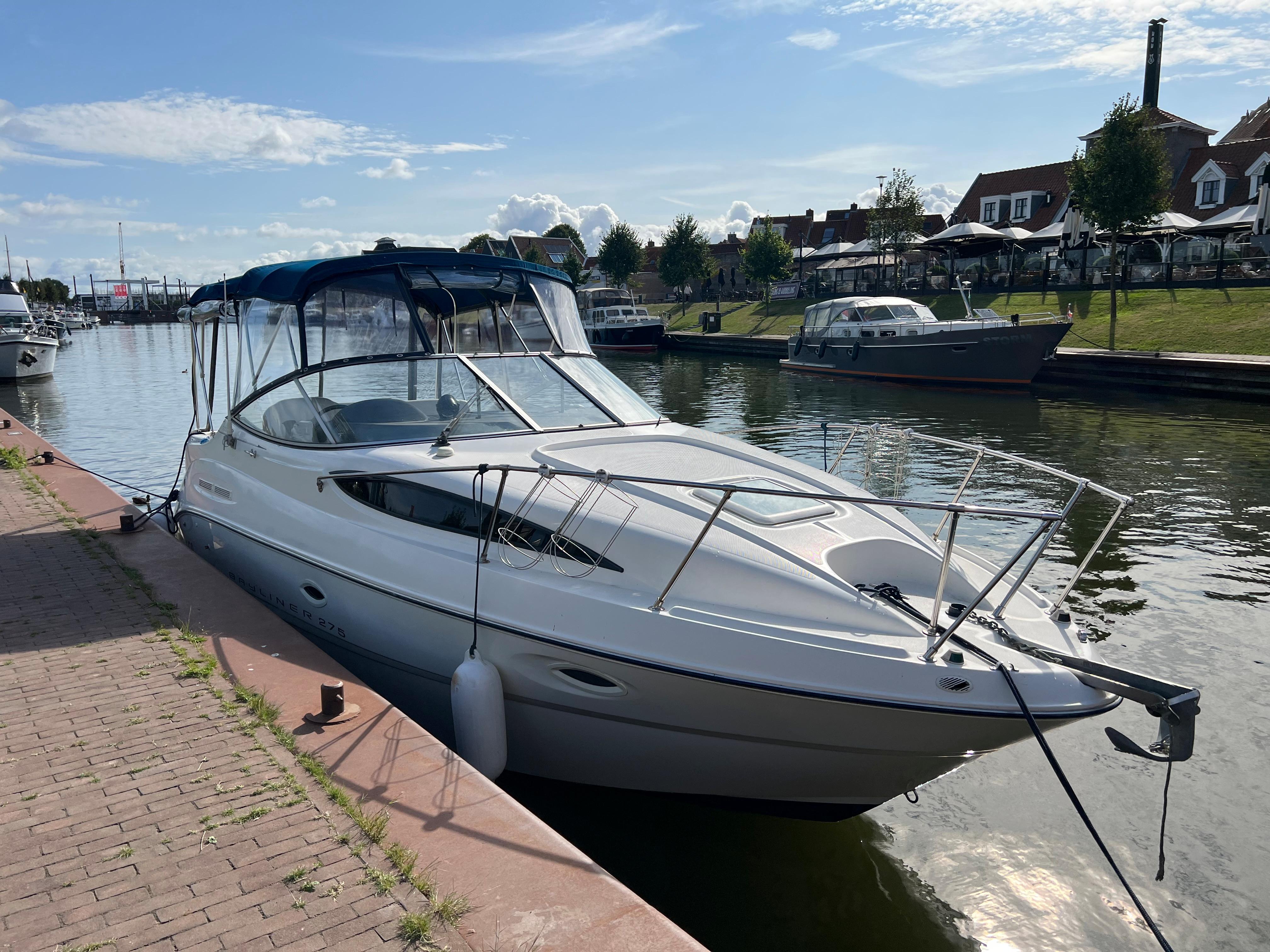 2005 Bayliner 275