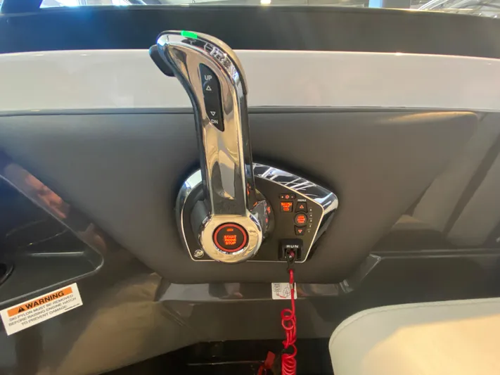  Yacht Photos Pics Throttle control panel of 2023 Monterey 298 SUPER SPORT BR boat.