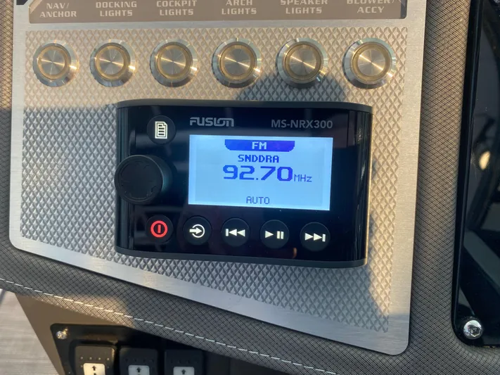  Yacht Photos Pics Radio control panel on 2023 Monterey 298 SUPER SPORT BR, displaying FM 92.70 MHz.
