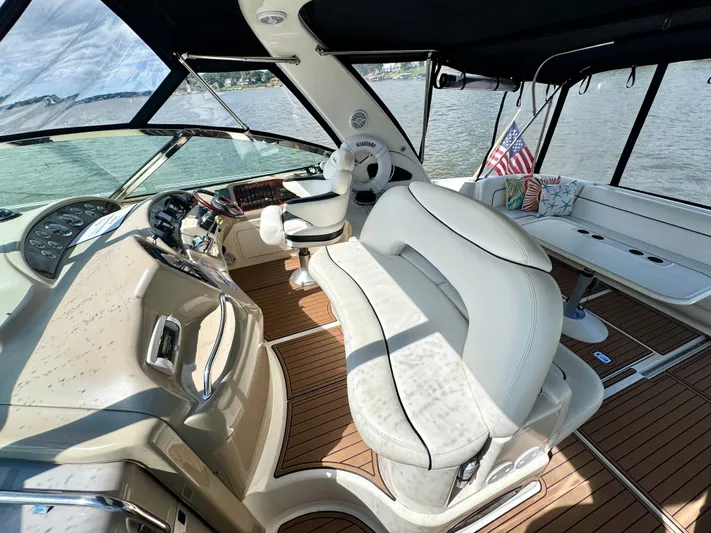 Gratitude Yacht Photos Pics Helm Seating