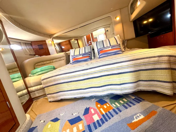 Gratitude Yacht Photos Pics Guest StateRoom - Aft