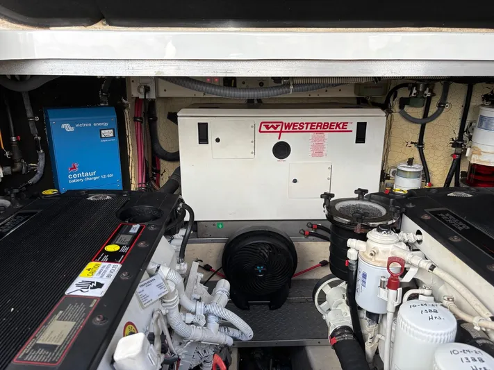 Cookin' Yacht Photos Pics 