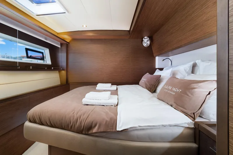 Duolife Yacht Photos Pics Luxurious cabin interior of 2019 Lagoon 620 Essence yacht with elegant bedding.