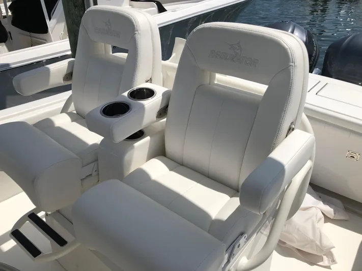  Yacht Photos Pics 2018 Regulator 28 Center Console boat seats with cup holders, featuring Optimus 360 Joystick Control.