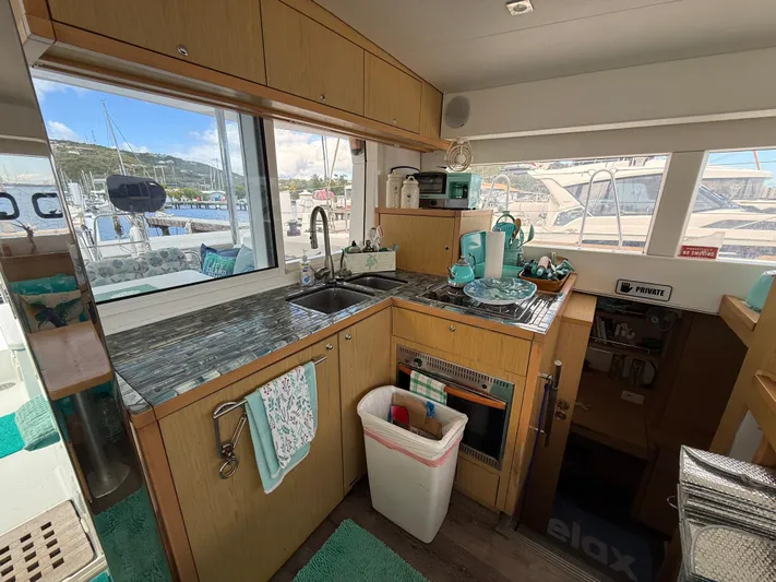 Zun Zun Yacht Photos Pics 