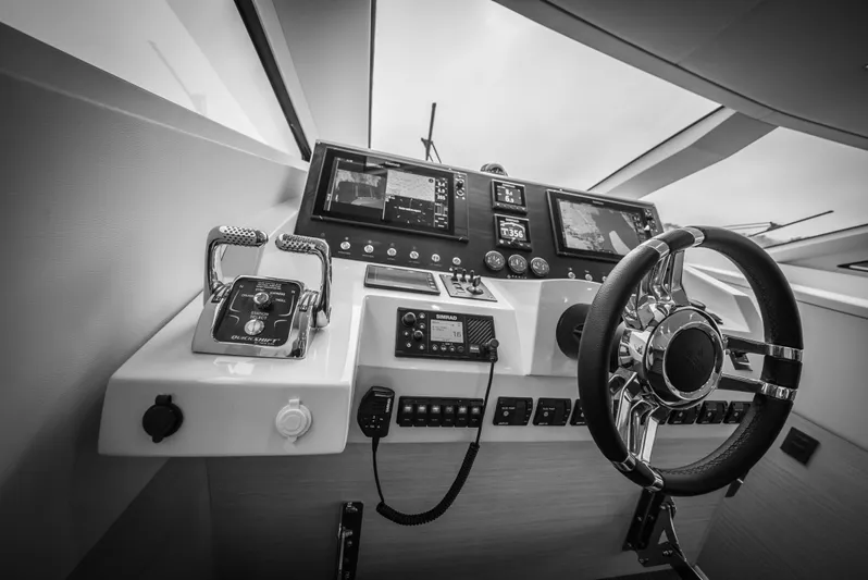 Semi-custom Yacht Photos Pics 