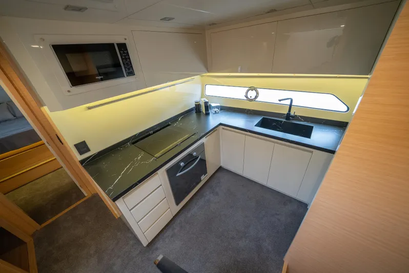 Semi-custom Yacht Photos Pics 