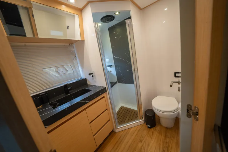 Semi-custom Yacht Photos Pics 