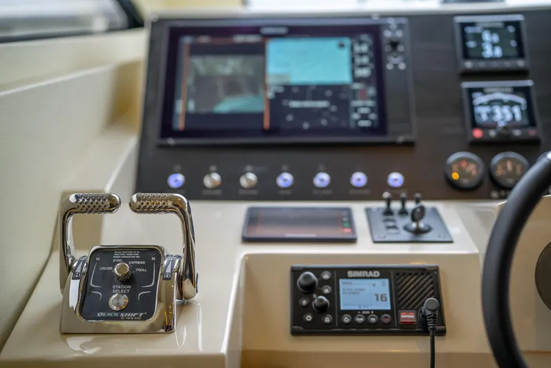 Semi-custom Yacht Photos Pics 