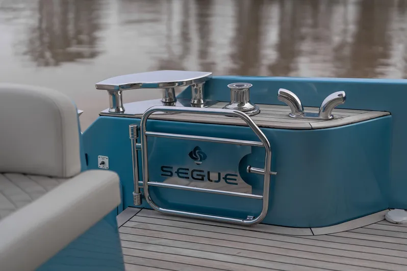 Semi-custom Yacht Photos Pics 