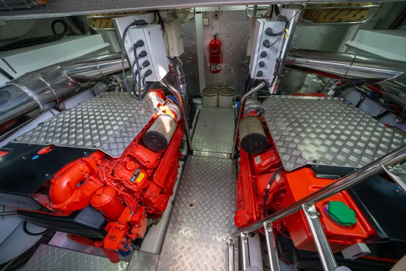 Semi-custom Yacht Photos Pics 