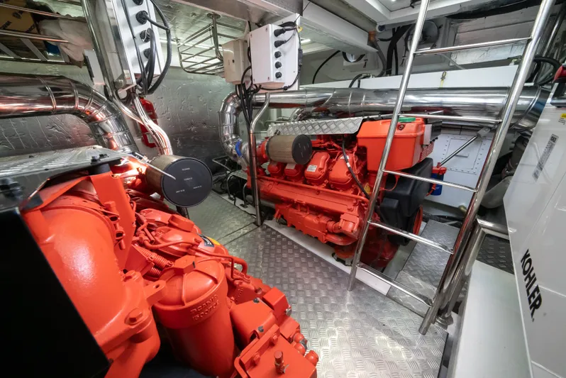 Semi-custom Yacht Photos Pics 