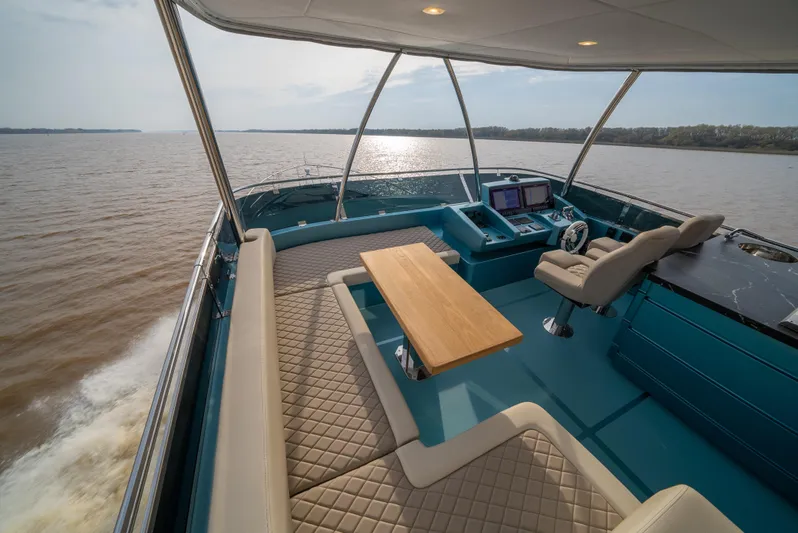 Semi-custom Yacht Photos Pics 