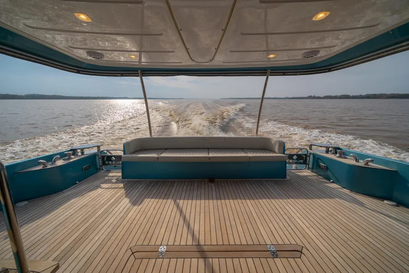 Semi-custom Yacht Photos Pics 