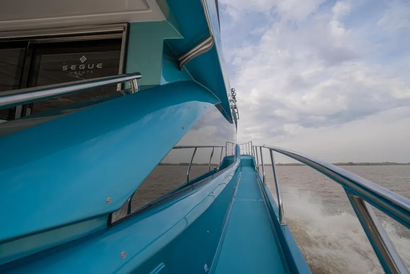 Semi-custom Yacht Photos Pics 