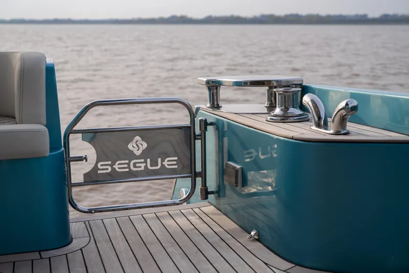 Semi-custom Yacht Photos Pics 