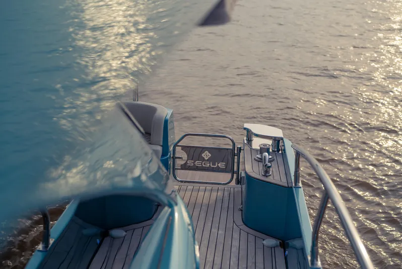 Semi-custom Yacht Photos Pics 