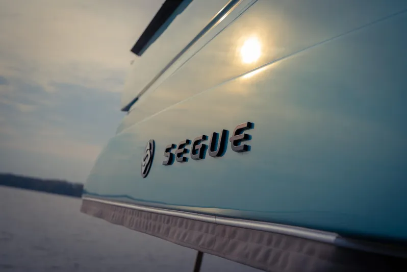 Semi-custom Yacht Photos Pics 