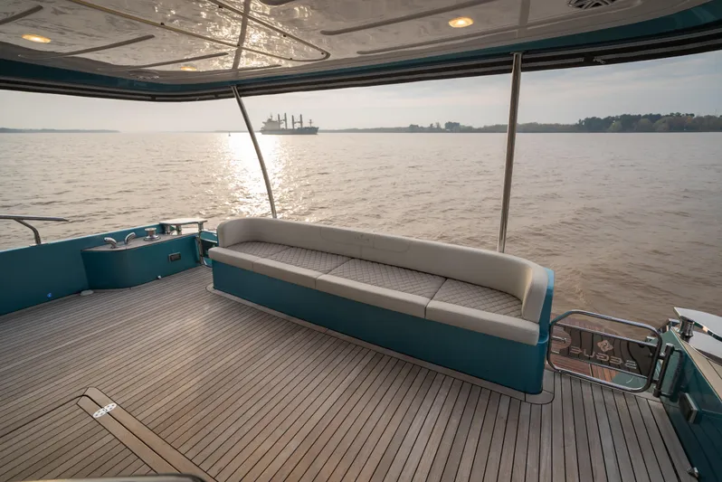 Semi-custom Yacht Photos Pics 