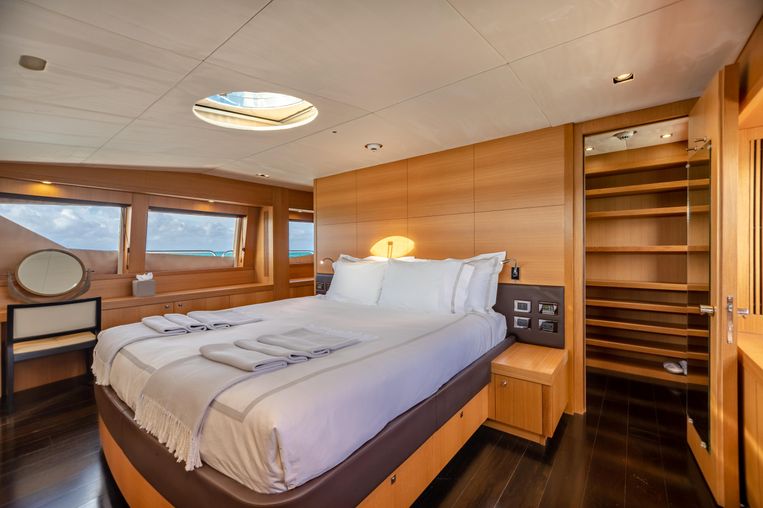2012-112-sunseeker-34m