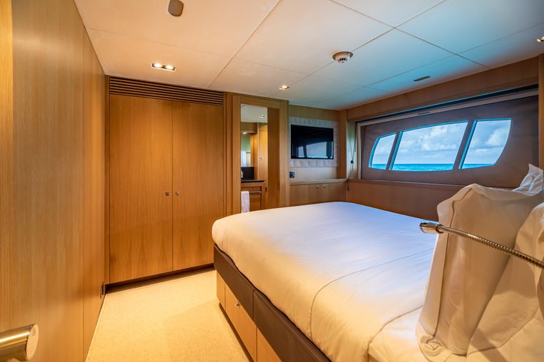 2012-112-sunseeker-34m