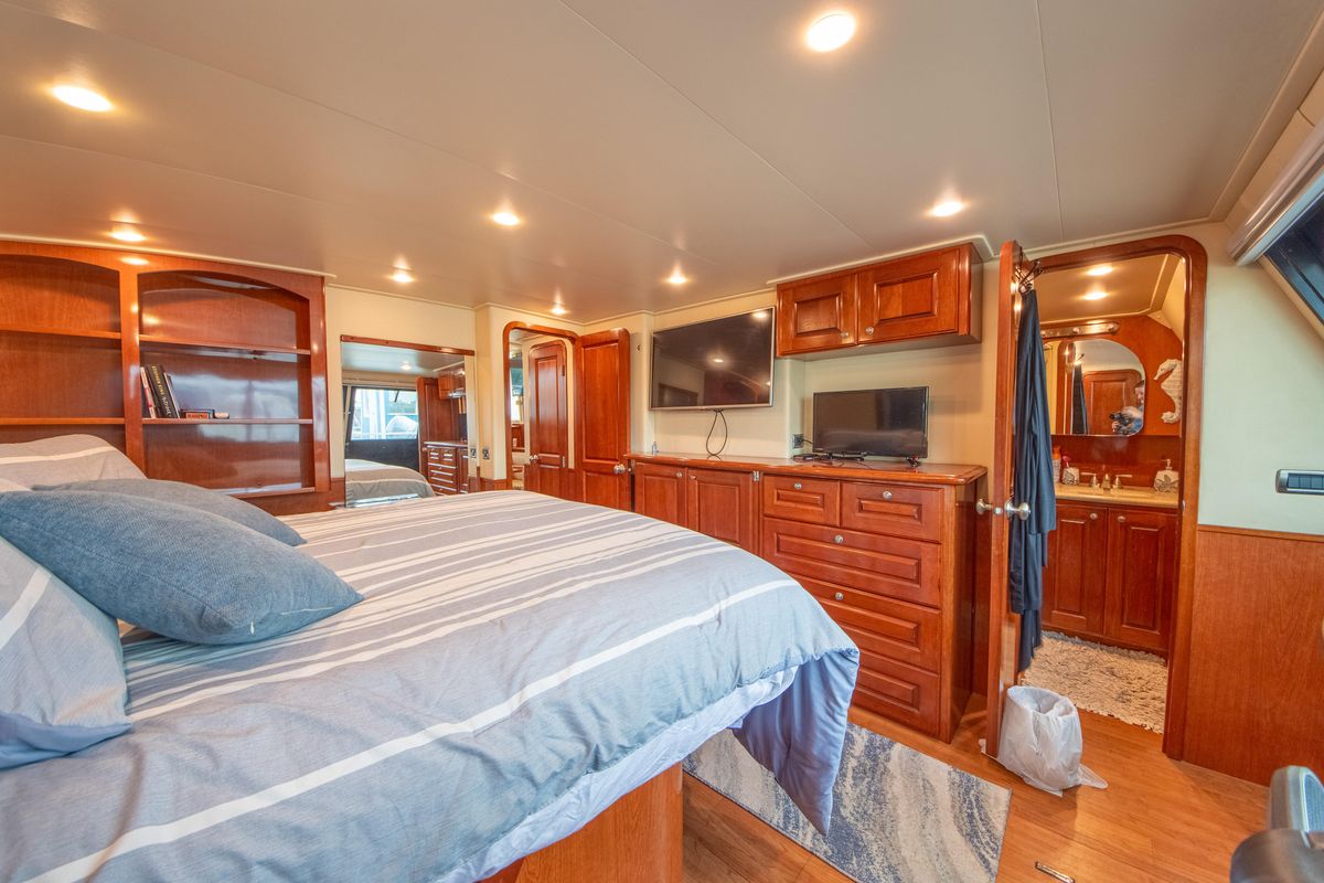 2009 Bluewater Yachts 65 