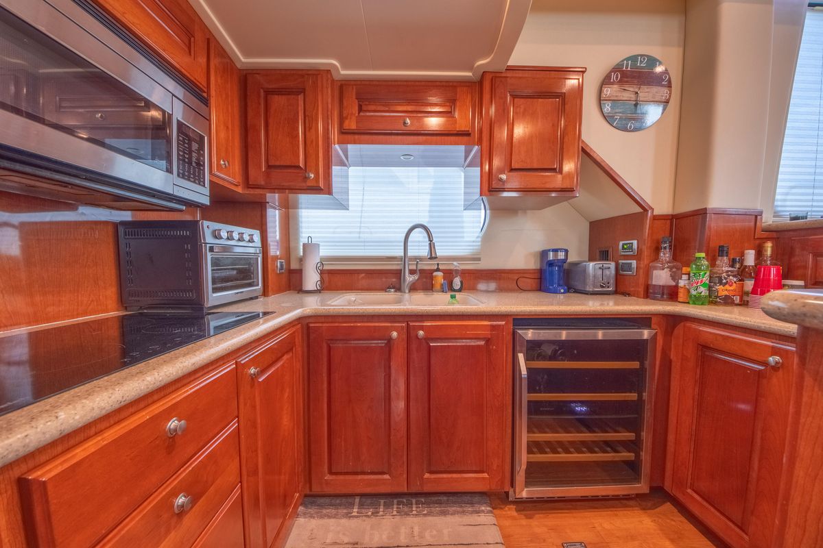 2009 Bluewater Yachts 65 