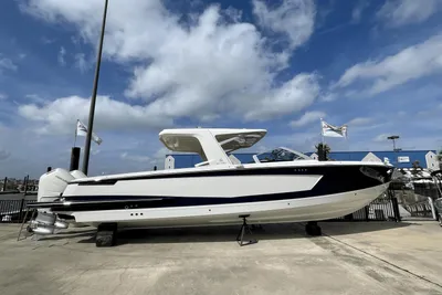 Aviara AV36 Outboard