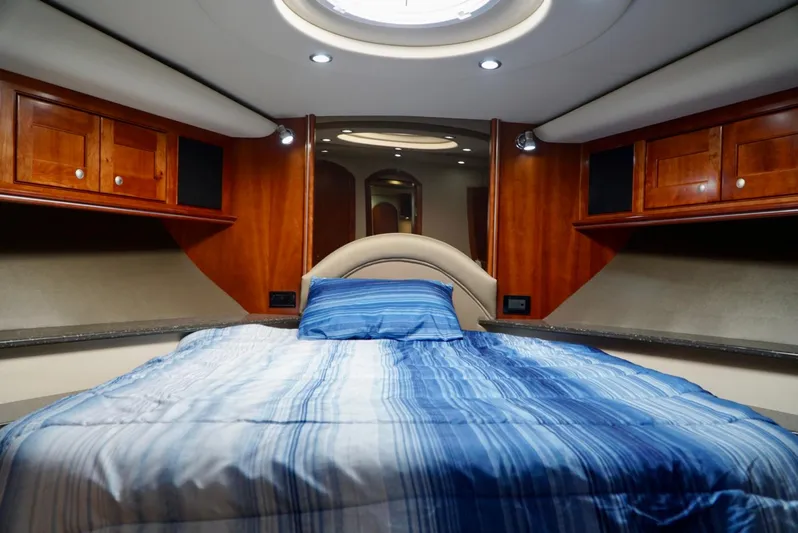 Kaizen Yacht Photos Pics Luxurious bedroom interior of 2007 Cruisers Yachts 560 Express with blue bedding.