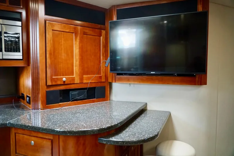 Kaizen Yacht Photos Pics 2007 Cruisers Yachts 560 Express interior with TV and granite countertop.
