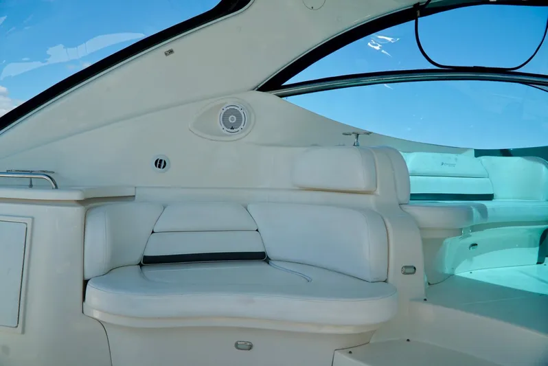 Kaizen Yacht Photos Pics 2007 Cruisers Yachts 560 Express interior seating area with white leather upholstery.