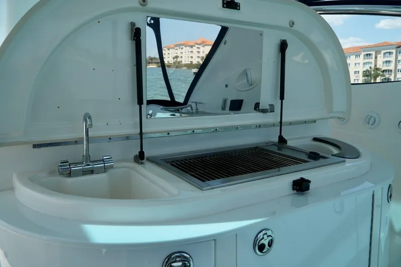 Kaizen Yacht Photos Pics Outdoor kitchen on a 2007 Cruisers Yachts 560 Express with sink and grill.