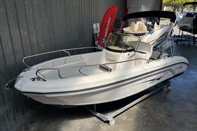 2015 Ranieri Voyager 18 s