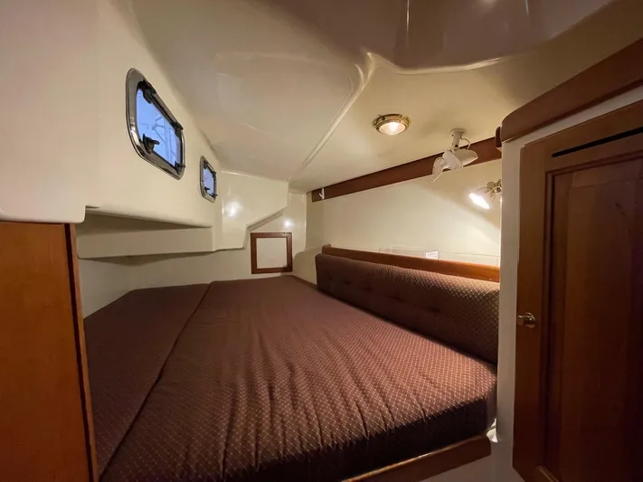  Yacht Photos Pics Aft Stateroom