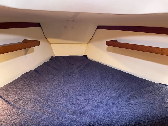  Yacht Photos Pics Forward V Berth