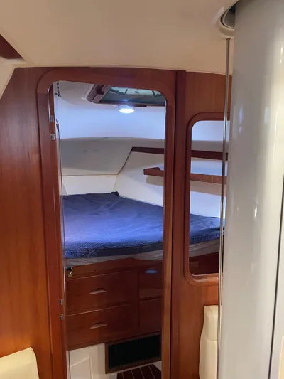  Yacht Photos Pics Forward Berth Storage