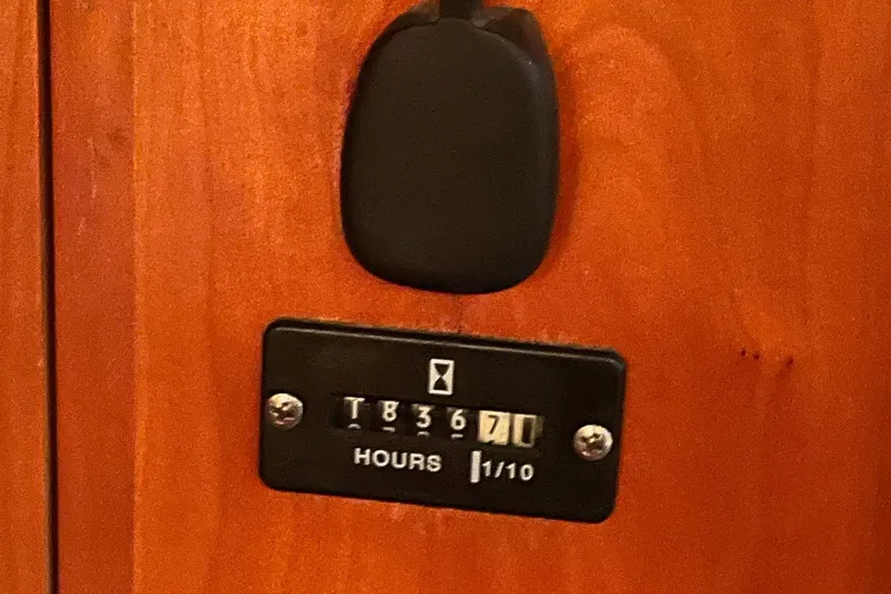  Yacht Photos Pics Engine Hours