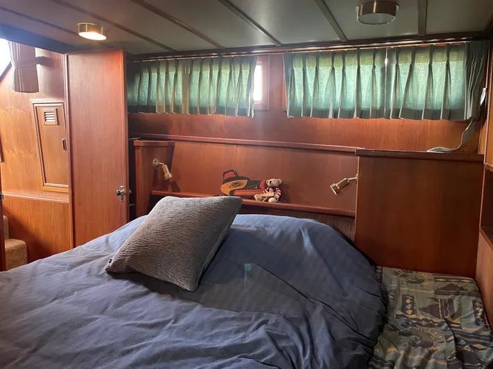 Safe N Sound Yacht Photos Pics 