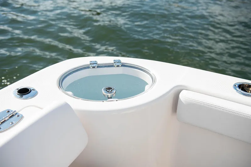  Yacht Photos Pics 2020 Robalo R302 CC boat livewell on deck with ocean background.