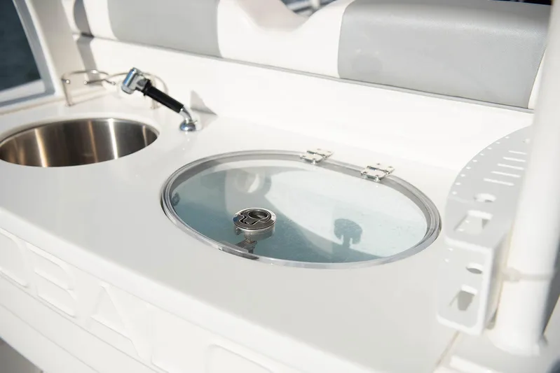  Yacht Photos Pics Robalo R302 CC 2020 boat sink and livewell station.