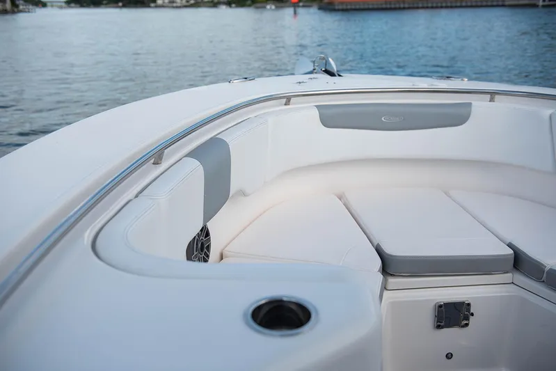  Yacht Photos Pics 2020 Robalo R302 CC boat bow seating area with white and gray cushions.