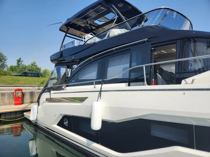 Avalon Yacht Photos Pics 