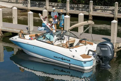 NauticStar 203 DC Deck