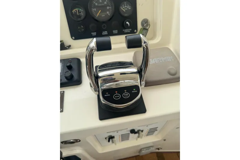 The Donut Hull Yacht Photos Pics Throttle controls on a 2002 Mikelson 50 Flybridge yacht dashboard.