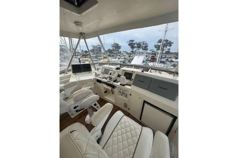 The Donut Hull Yacht Photos Pics Luxurious 2002 Mikelson 50 Flybridge yacht interior with modern navigation equipment.